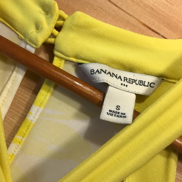 Banana Republic Yellow Floral Women’s Top - Picture 3 of 4
